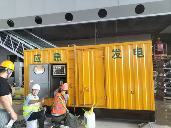 富锦怎样判断空气滤清器是否需要更换？